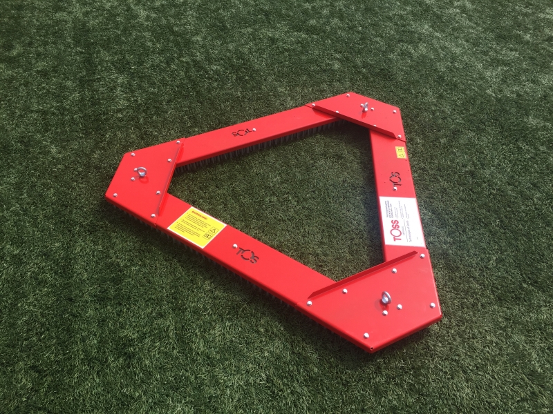 Щетка для расчесывания искусственной травы фото